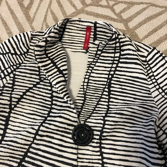 IC by Connie K Black and White Stripped & Textured Blazer - Picture 5 of 16